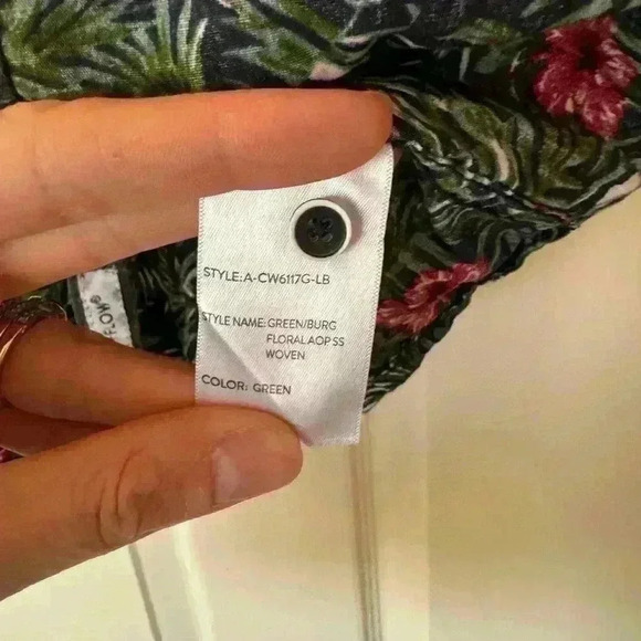 Craft & Flow Voyage Hawaiian Shirt. Little boy size 5 - Picture 6 of 7